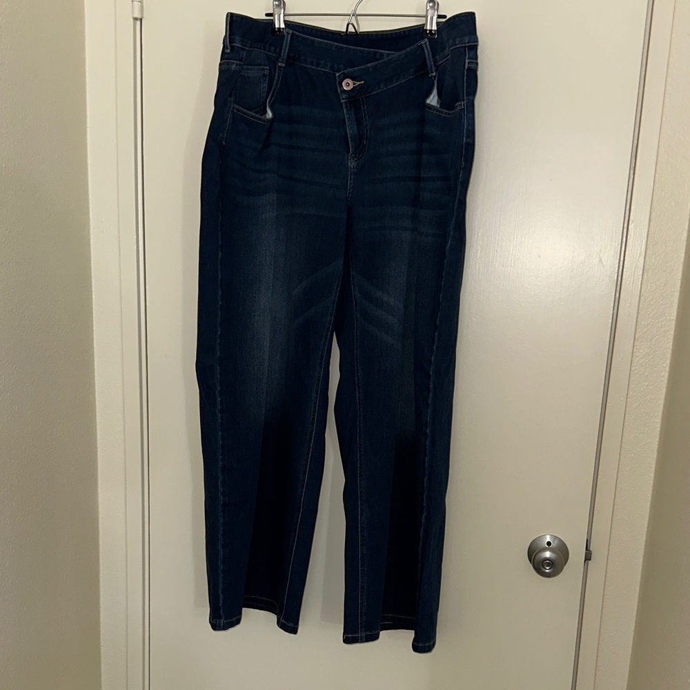 NWOT HalaraFlex Asymmetric mid-rise Jeans with pockets in Dark Blue Wash - Picture 8 of 10